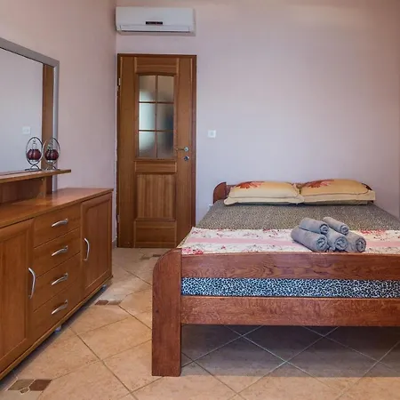 Weiss Apartment *